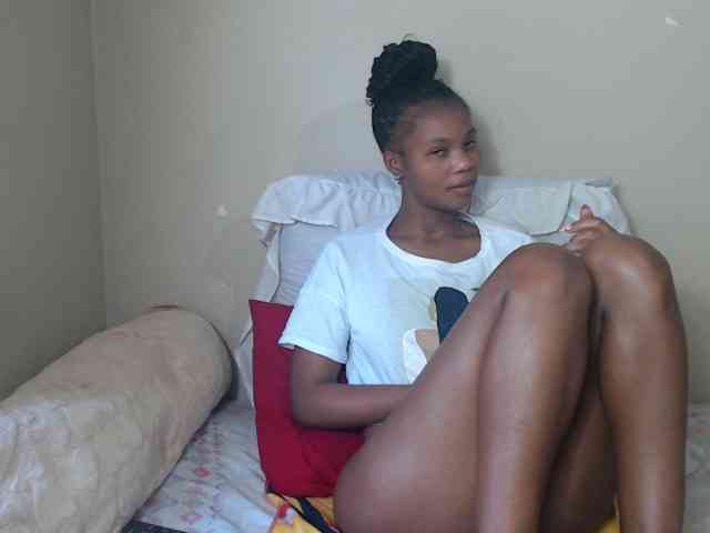 BadGirlMonaa webcam