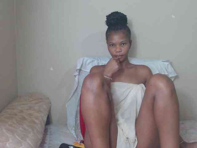 BadGirlMonaa webcam