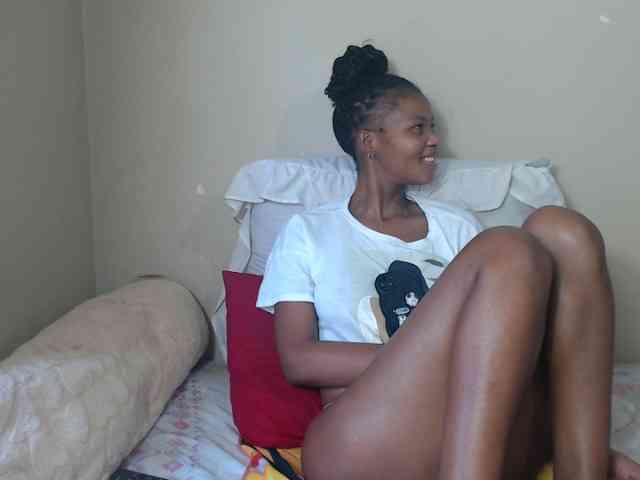 BadGirlMonaa webcam