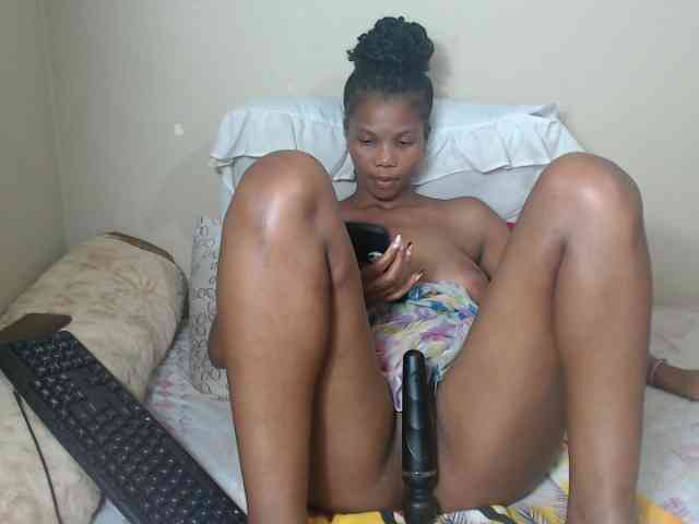 BadGirlMonaa webcam