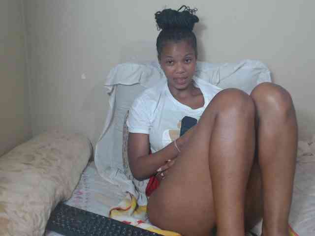 BadGirlMonaa webcam