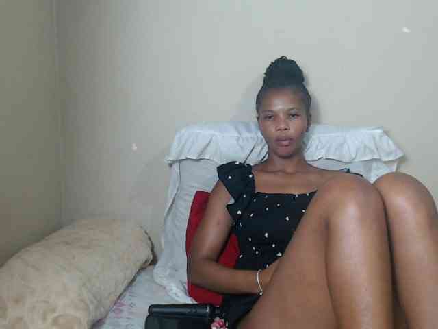 BadGirlMonaa webcam