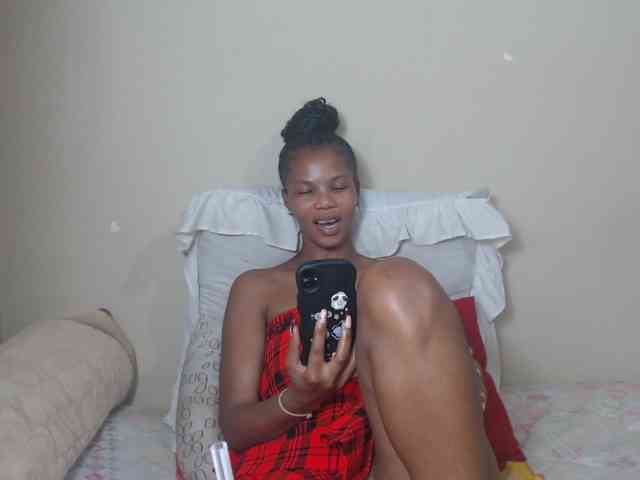 BadGirlMonaa webcam