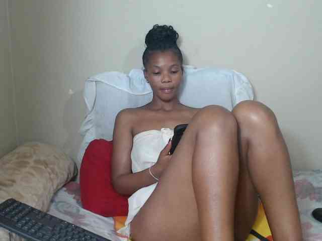 BadGirlMonaa webcam