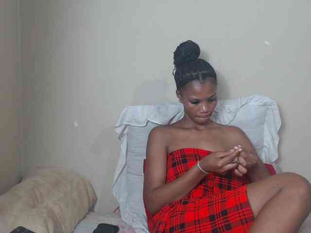 BadGirlMonaa webcam