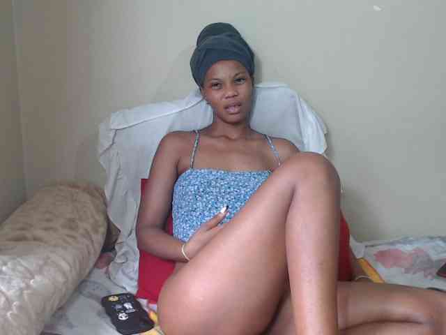 BadGirlMonaa webcam