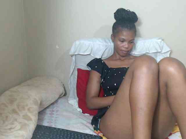 BadGirlMonaa webcam