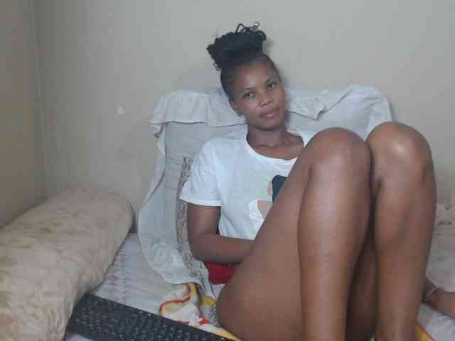 BadGirlMonaa webcam