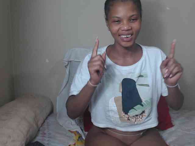 BadGirlMonaa webcam