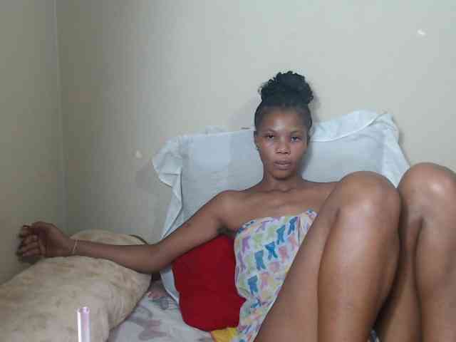BadGirlMonaa webcam
