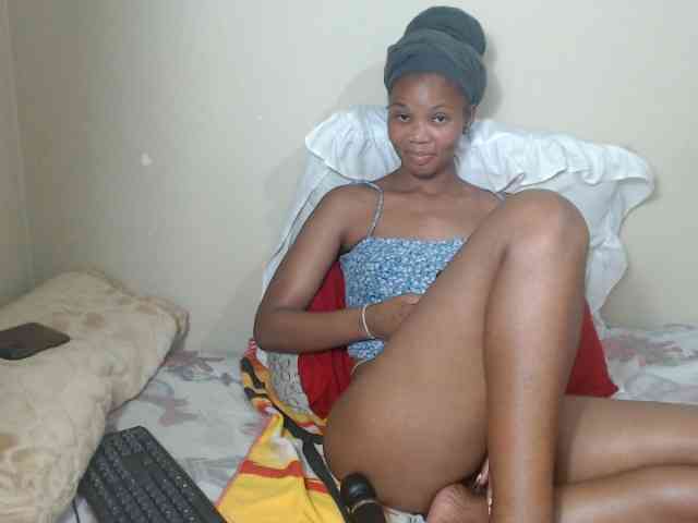 BadGirlMonaa webcam
