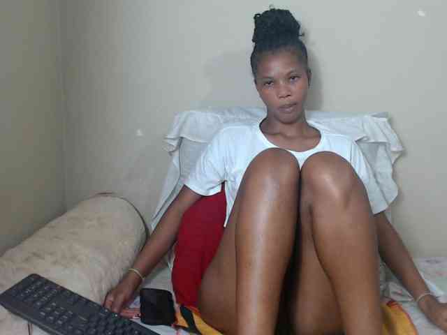 BadGirlMonaa webcam