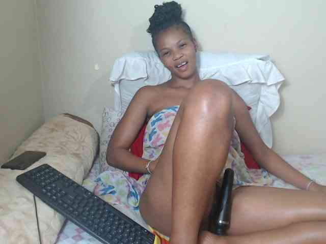 BadGirlMonaa webcam