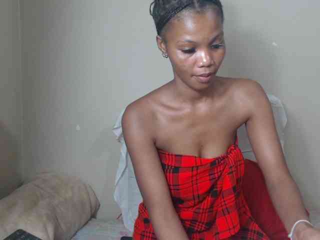 BadGirlMonaa webcam