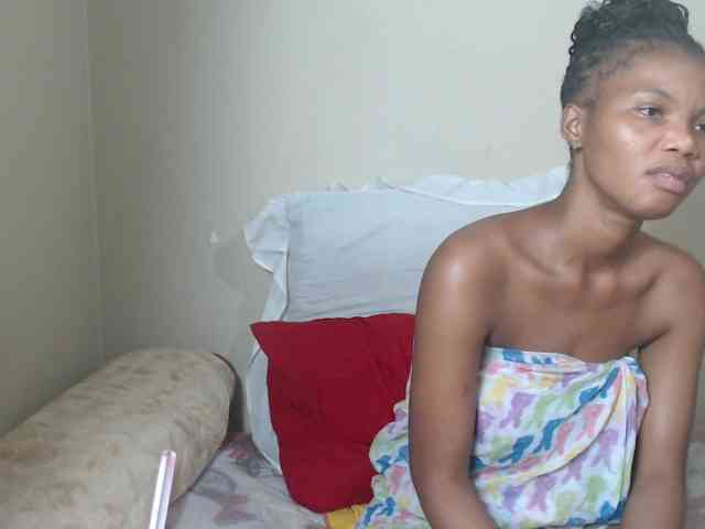 BadGirlMonaa webcam
