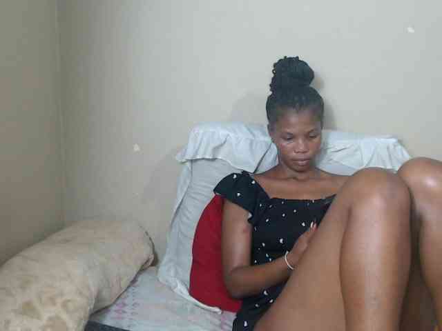 BadGirlMonaa webcam