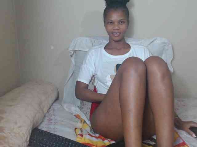 BadGirlMonaa webcam