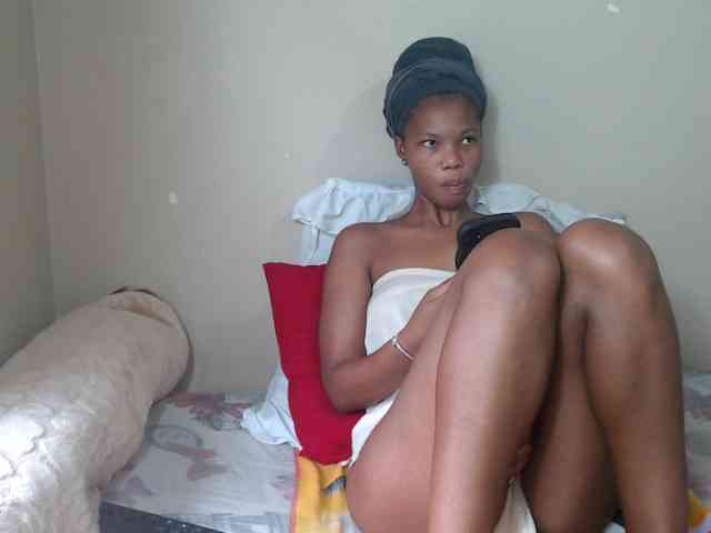 BadGirlMonaa webcam