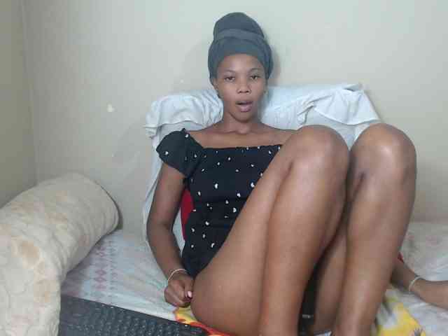 BadGirlMonaa webcam