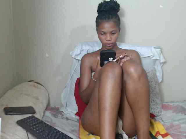 BadGirlMonaa webcam