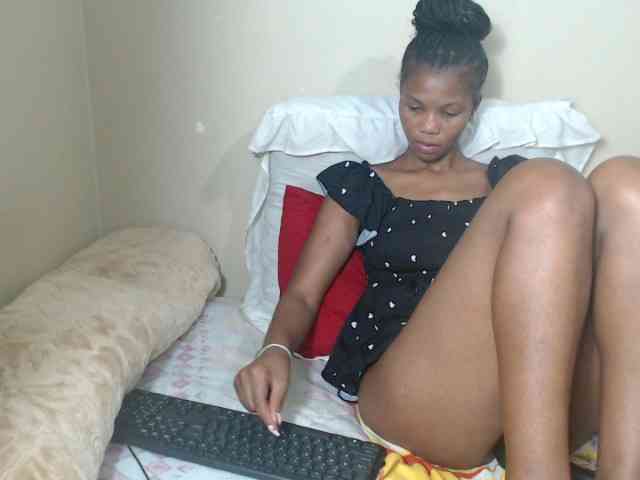 BadGirlMonaa webcam
