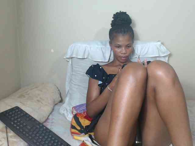 BadGirlMonaa webcam