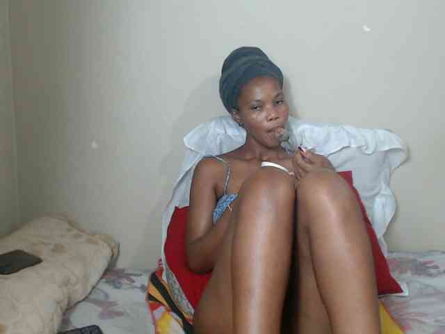 BadGirlMonaa webcam