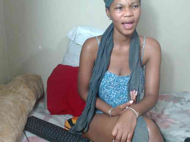 BadGirlMonaa webcam