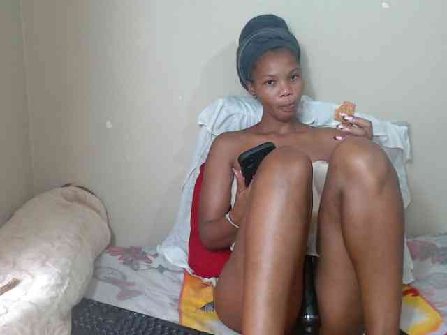 BadGirlMonaa webcam