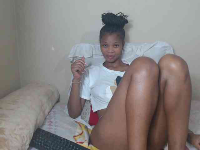 BadGirlMonaa webcam