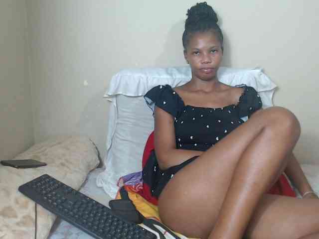BadGirlMonaa webcam