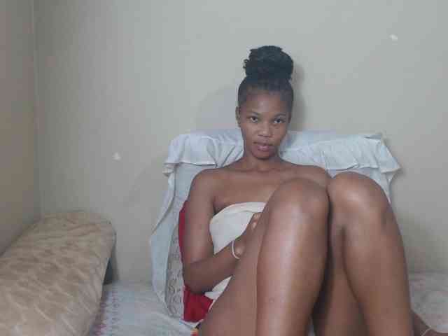 BadGirlMonaa webcam