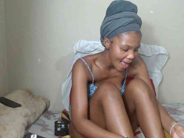 BadGirlMonaa webcam