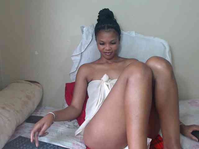 BadGirlMonaa webcam