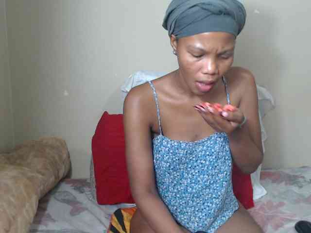 BadGirlMonaa webcam