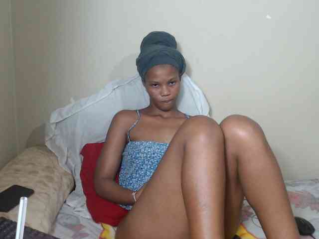 BadGirlMonaa webcam