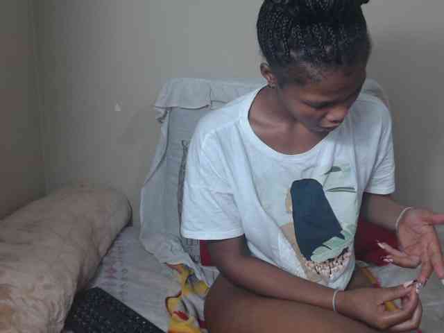 BadGirlMonaa webcam