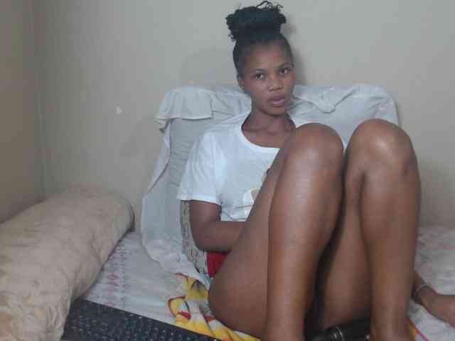 BadGirlMonaa webcam