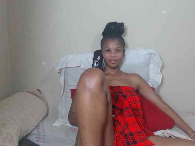 BadGirlMonaa webcam