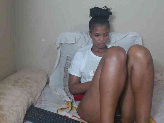 BadGirlMonaa webcam