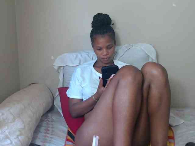 BadGirlMonaa webcam