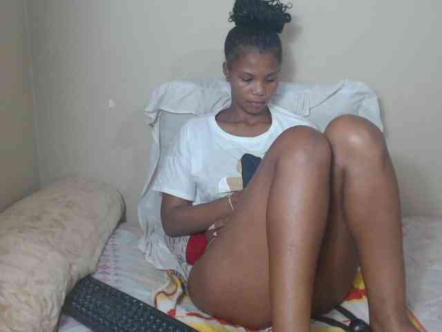 BadGirlMonaa webcam