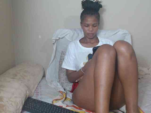 BadGirlMonaa webcam
