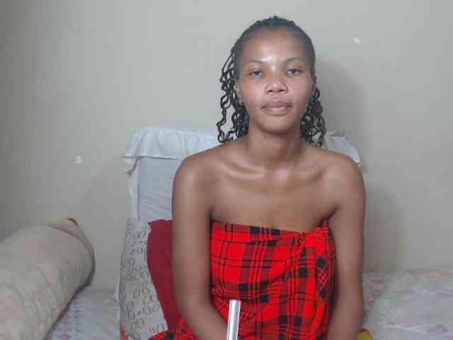 BadGirlMonaa webcam