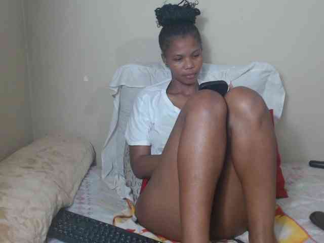 BadGirlMonaa webcam