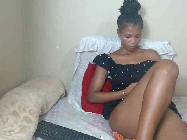 BadGirlMonaa webcam