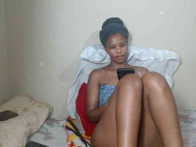 BadGirlMonaa webcam