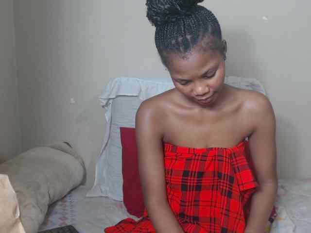 BadGirlMonaa webcam