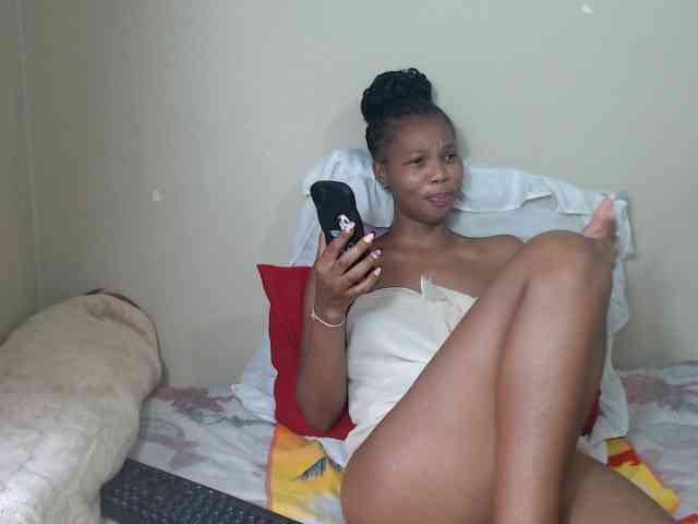 BadGirlMonaa webcam