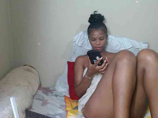 BadGirlMonaa webcam